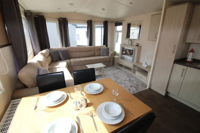 2015-victory-torino-dining-area