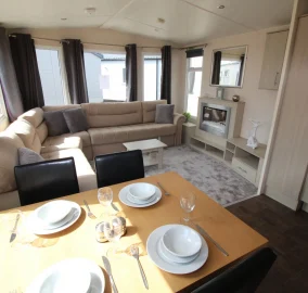 2015-victory-torino-dining-area