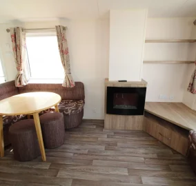 2015-willerby-rio-gold-dining-area