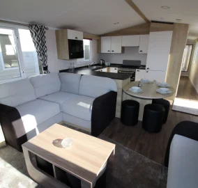 2018-swift-family-retreat-lounge