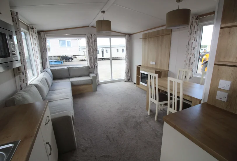 2022-sunseeker-sandsfoot-bay-front-end