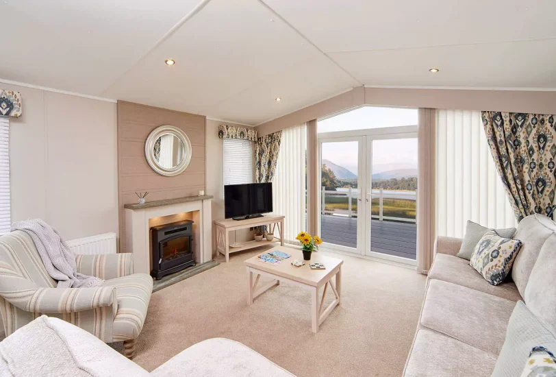 2025-Carnaby-Lakehouse-Lodge-lounge