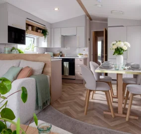 Burgundy_Dining_2