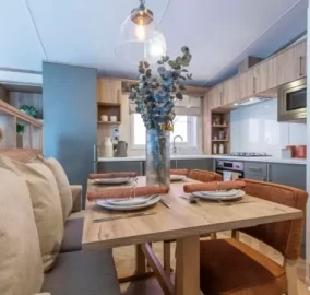 regal-autograph-dining area