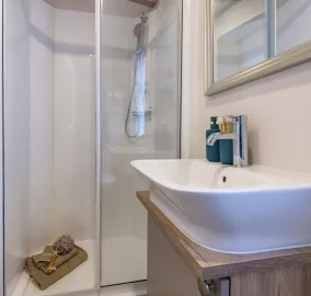 regal hemsworth bathroom2 664f1bb20d4ec